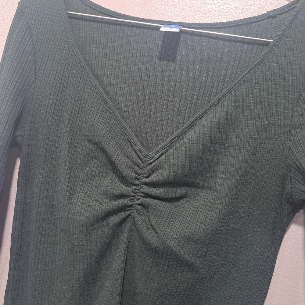 Old Navy Womens Dark Green Ribbed Long Sleeve Ruched Bust V-Neck Top Size M - Picture 3 of 4